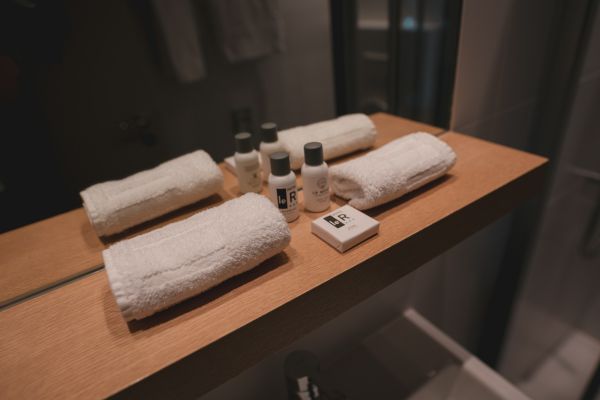 Guide ultime du kit d'accueil salle de bain : les essentiels pour séduire les locataires